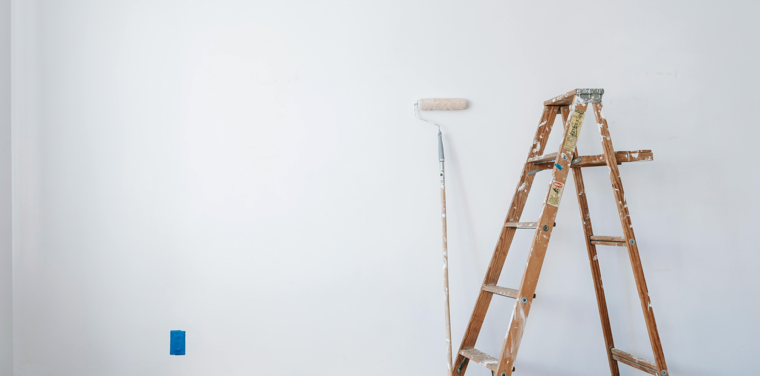 Mur interieur peint en blanc